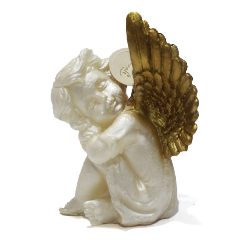 Ángel sentado con alas hacia arriba